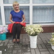 У Івано-Франківську оштрафували жінку, яка крала квіти з міської клумби