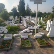20-річний юнак пошкодив майже 60 хрестів на кладовищі у Стрию