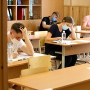 В Україні школи скасовують навчання в 10-11 класах: освітній омбудсмен розказав, що робити батькам