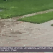 “Такого граду ще не бачили”: в Миколаївській області негода потрощила автомобілі та знищила урожай