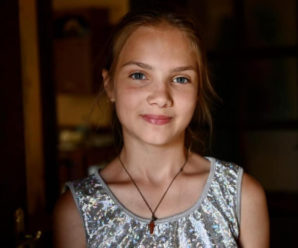 “Вода піднімалась і все затоплювала”: 12-річна дівчинка Тетяна, як врятувала  4 дітей від повені Отримала нагороду президента