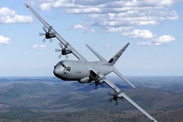 Військовий літак Lockheed C-130 Hercules