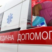 У Запоріжжі побита літня жінка живцем гниє на вулиці: соцслужбі і “копам” немає діла (відео)