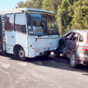 На Франківщині зіткнулися автобус та автомобіль: є постраждалі, серед яких – діти