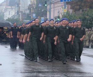 В Івано-Франківську відбувся марш: подібного не бачили 12 років (ФОТО)