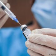 У Німеччині медсестра вакцинувала фізрозчином майже 9 тисяч людей