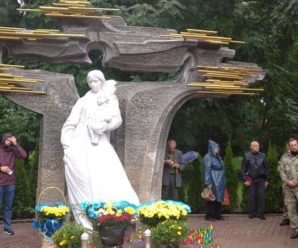 У Франківську урочистою ходою відкрили пам’ятник загиблим героям України (ФОТО)