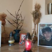 “На нозі була діра до самої кістки”: у чому батьки загиблого на Львівщині підлітка звинувачують медиків