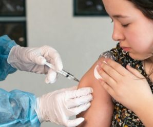 40% освітян Івано-Франківської громади вакцинувалися – їм дадуть премію