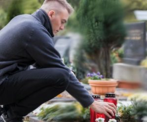 Син 12 років ходив на могилу до мами – а одного разу зустрівся з нею на кладовищі
