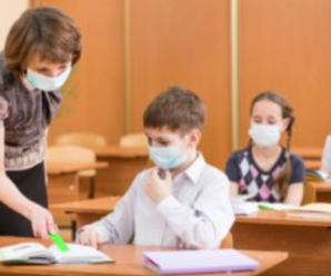 Вакцинація вчителів в Україні буде обов’язковою, а інакше школи закриють