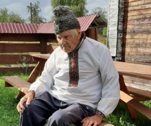 На Прикарпатті 96-річний чоловік доглядає столітній сад