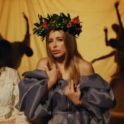 “Я написала слова цієї пісні з глубини свого серця”: Ані Лорак заспівала на українській (відео)
