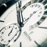 Коли переводять годинник на зимовий час 2021: дата та умови