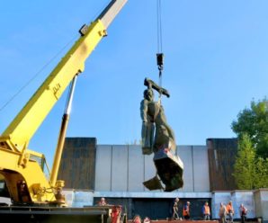 На Прикарпатті демонтували пам’ятник радянському солдату