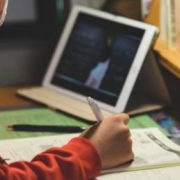 У яких випадках прикарпатські школи та садки перейдуть на онлайн-навчання