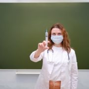 Вакцинація для освітян в Україні буде обов’язковою: рішення уряду