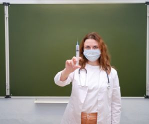 Вакцинація для освітян в Україні буде обов’язковою: рішення уряду