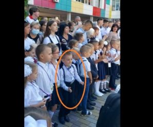 Першокласник з Дніпра, підірвав соцмережі: Прямо під час урочистої лінійки хлопчина не заважючи ні на що пішов у танок (Відео)