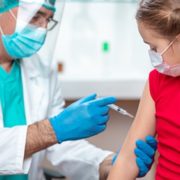 У МОЗ планують дітей від 14 років вакцинувати проти коронавірусу: документи вже готові