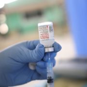 Швеція, Данія і Норвегія обмежили щеплення COVID-вакциною від Moderna через побічний ефект