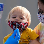 Кожен п’ятий хворий на COVID – дитина: в Україні готуються до вакцинації дітей