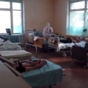 Труп в коридорі і жахливе шипіння апаратів ШВЛ: з’явилося відео з коронавірусної лікарні