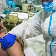 “Вибухове поєднання ковіду і грипу, люди масово помиратимуть”: лікар про наближення нового виклику