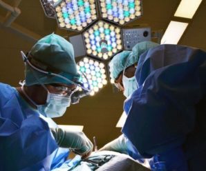 На Прикарпатті у жінки виявили катетер, який після операції “забули” лікарі: Понад рік мучили болі