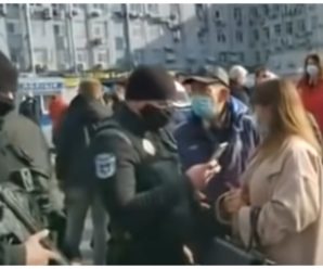 Поліцейські з автоматами зупинили маршрутку: люди влаштували скандал (відео)