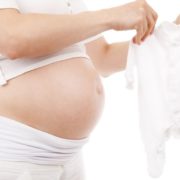 Чи можна вакцинуватися від COVID-19 вагітним та матерям, що годують: пояснення МОЗ