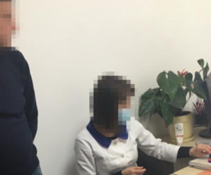 На Прикарпатті затримали лікарку, яка підробляла сертифікати вакцинації: у СБУ повідомили деталі. Відео