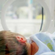 “Хворіють навіть немовлята”: лікарка розповіла, які симптоми має штам “Дельта” у дітей
