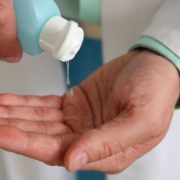 Лікарі попередили про небезпечний вірус: антисептик не врятує