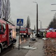 У Польщі трагічно загинув українець: врізався фургоном у трамвай