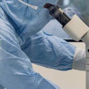 Новий штам коронавірусу “Омікрон” ще гірший, ніж “Дельта”: чому він такий небезпечний