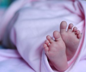 Породілля намагалася поховати заживо малюка: дитину випадково врятували