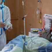 “Штам “Омікрон” налякав лікарів своєю особливістю, людський імунітет під загрозою”: медики про небезпеку вірусу