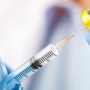 “Не розумію, в чому загроза”: відомий лікар зробив несподівану заяву про штам Омікрон та вакцинацію