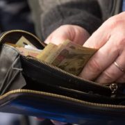 Економічний прогноз: які нові витрати чекають на українців в перший день року і у кого гаманці потовщають