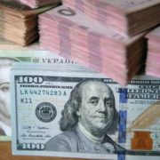В Україні на 18-річчя даватимуть по 10 тисяч доларів: хто отримає гроші