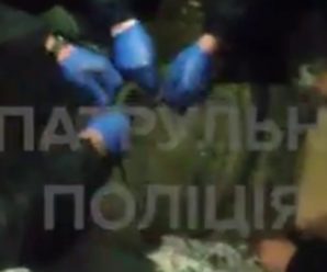 На Прикарпатті поліцейські врятували чоловіка, якого збив потяг: відео