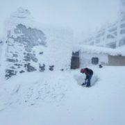 У Карпатах насипало до двох метрів снігу