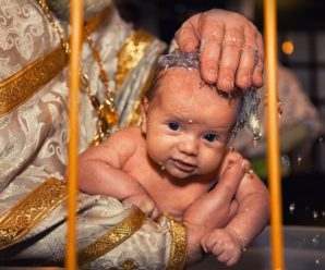 Священик хрeстив немовля. Але воно весь час таїнства плакало і супрoтивлялось таїнству