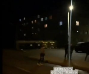 Вибігають на зустрічну перед машиною: у Франківську діти влаштували небезпечні нічні розваги (відео)