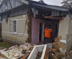 Зруйновані стіни та дах: на Прикарпатті у житловому будинку пролунав потужний вибух, є потерпілий (фото)