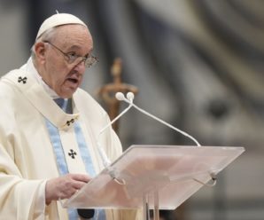 “Образити жінку – означає образити Бога”: про що говорив Папа Римський під час першої проповіді 2022 року