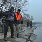 До Водохреща: в Івано-Франківську чистять дно річок