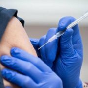 “500 гривень за бустер”: президент побіцяв додаткові виплати за третю дозу вакцини