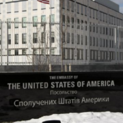 “Ситуація непередбачувана”: США радять своїм громадянам терміново покинути Україну